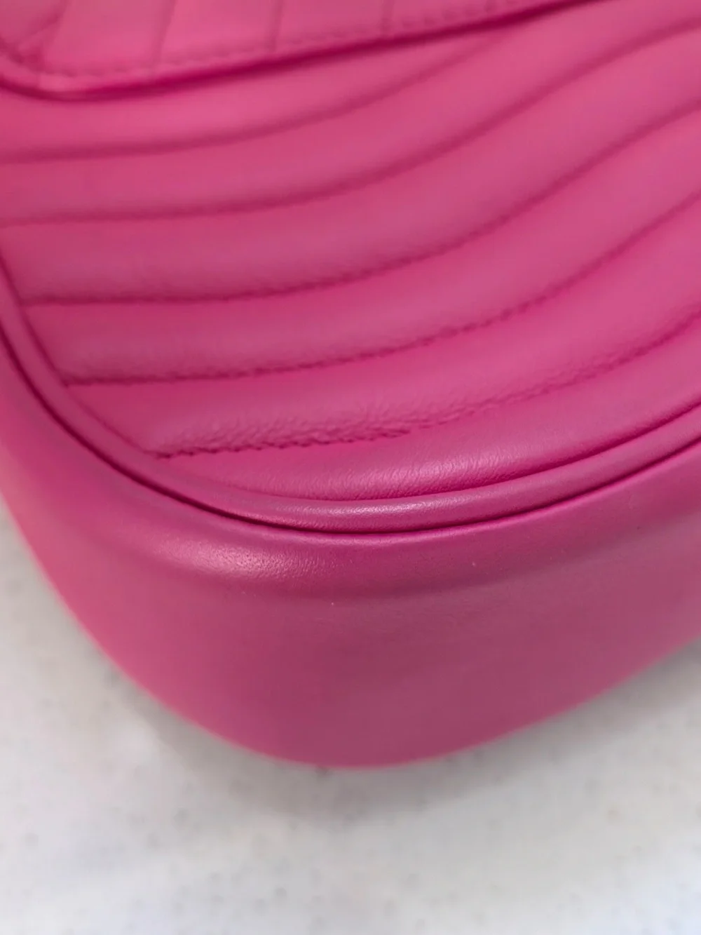 Louis Vuitton New Wave Chain bag MM Hot Pink Quilted Shoulder Bag - Picture 8 of 14